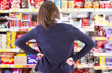 Angajaţi ai unui lanţ de retail nu şi-au mai primit salariile